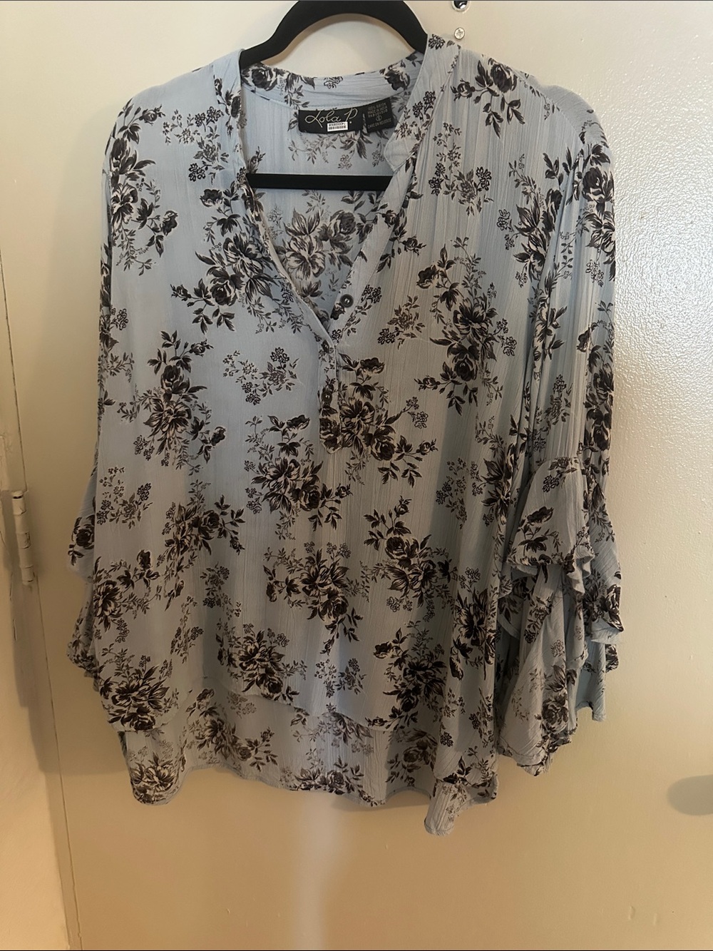 Lola P. Light Blue Floral Ruffle Sleeve Blouse V-Neck Rayon Women's S